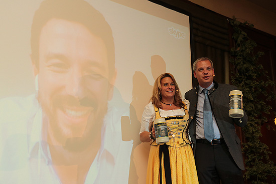 per Skype zugeschaltet: Oliver Berben hatten den Wiesnkrug 2015 fürs Hofbräu Zelt gestaltet (©Foto: Martin Schmitz)